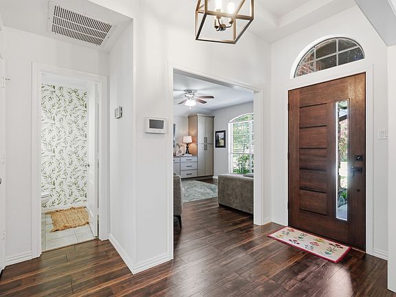 3rd image of 3220 Timber View Cir