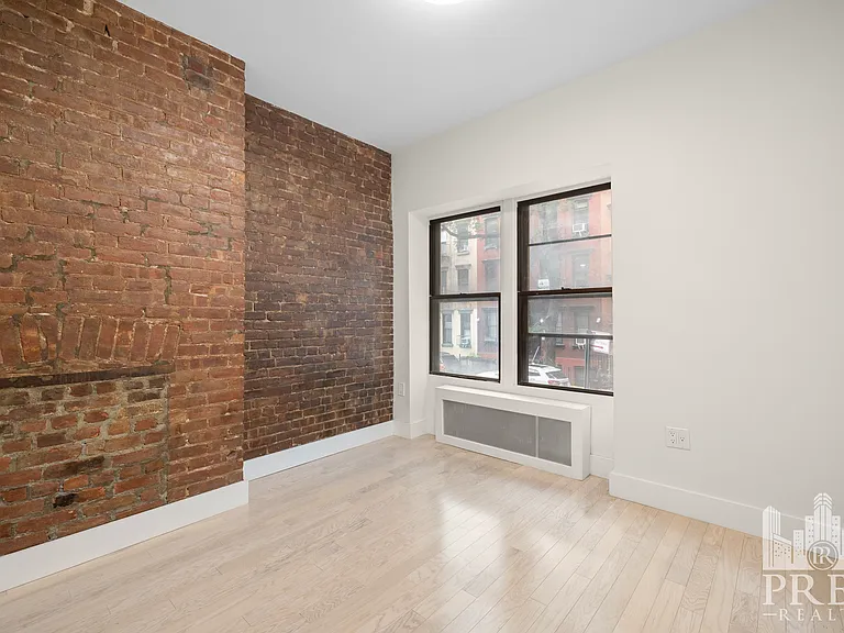 418 E 9th St #1B — Photo 3