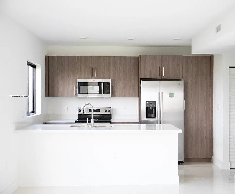 5 bed, 5.5 bath, 2285 sqft, $3,000 — Photo 2