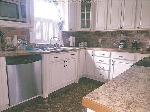 4th image of 17 English Ivy Ln