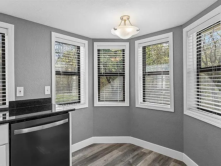 697 E Intervale Rd — Photo 14