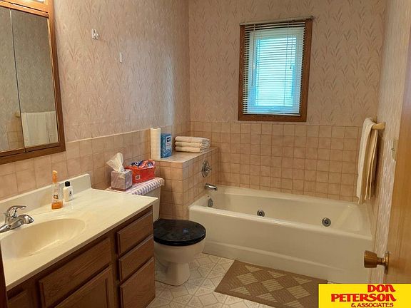 4th image of 106 S Cedar Ave