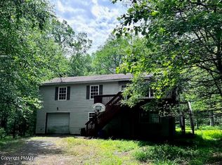 108 Saint Dr, Dingmans Ferry, PA 18328