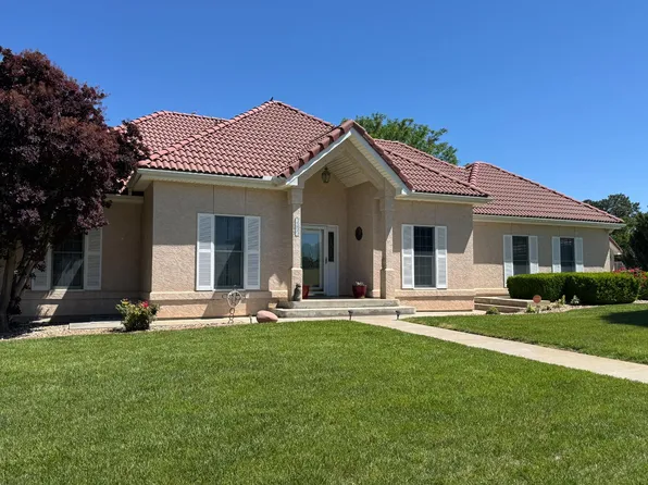 954 Trim Ave, Elkhart, KS 67950