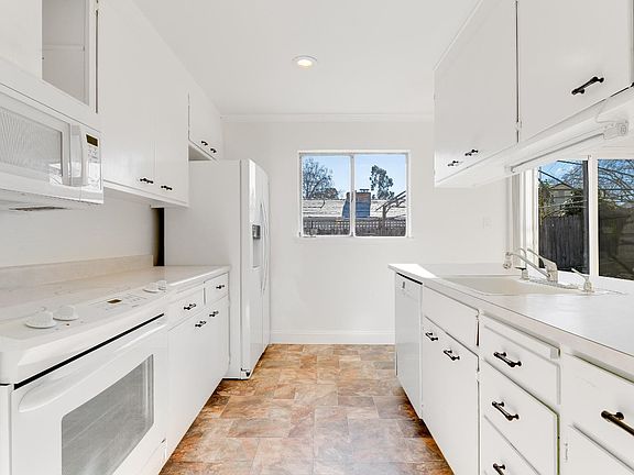 3rd image of 4411 Georgia Street