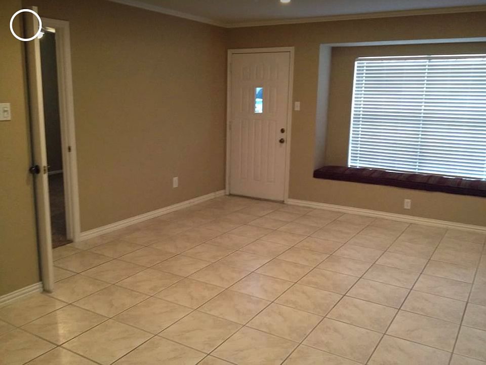 1st image of 915 Sunmeadow Dr
