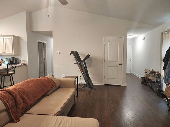 3rd image of 5176 Regalo Dr