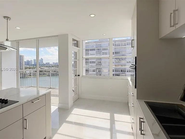 18051 Biscayne Blvd #1601 — Photo 8
