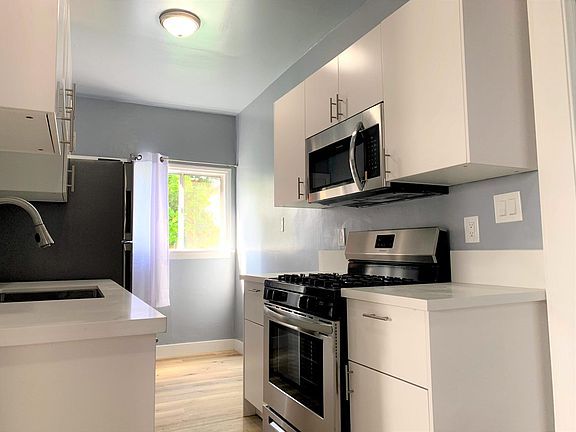 3rd image of 3978 La Salle Ave #3980-3/4