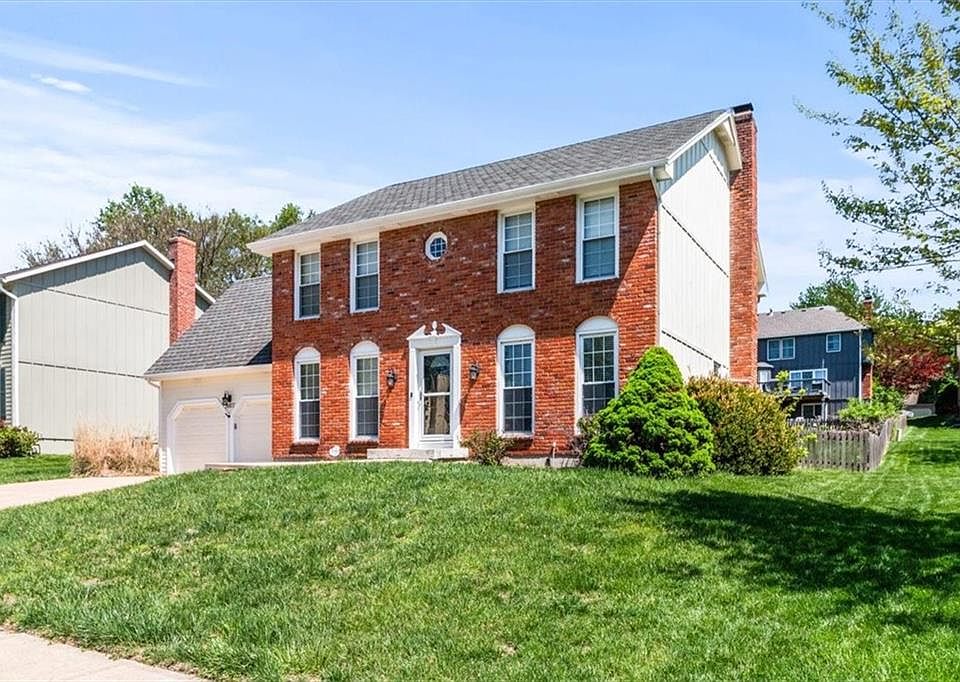 1st image of 3907 NE Clearbrook Dr