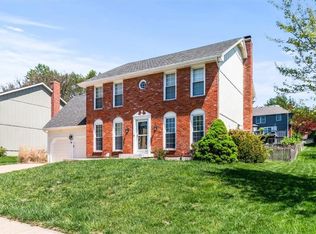 3907 NE Clearbrook Dr, Lees Summit, MO 64064
