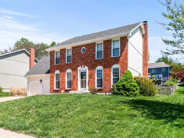 3907 NE Clearbrook Dr, Lees Summit, MO 64064
