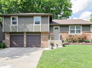 1904 E Mohawk Dr, Olathe, KS 66062