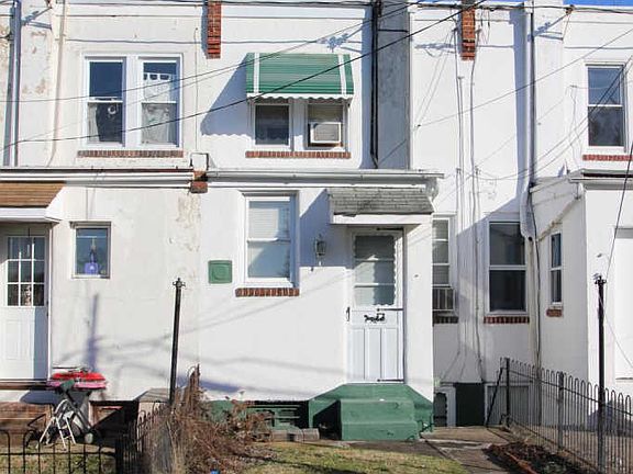 5th image of 407 S Sycamore St