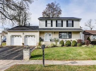 3 Colonial Ct, Woodbridge, NJ 07095