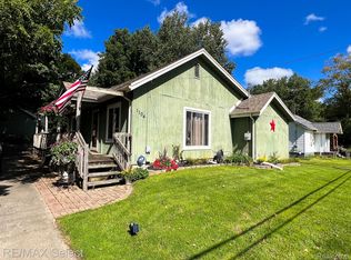 1104 Gilbert St, Flint, MI 48532