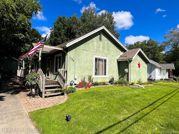 1104 Gilbert St, Flint, MI 48532