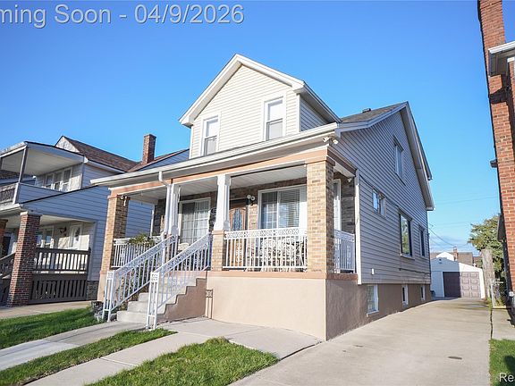 2nd image of 7724 Maple St