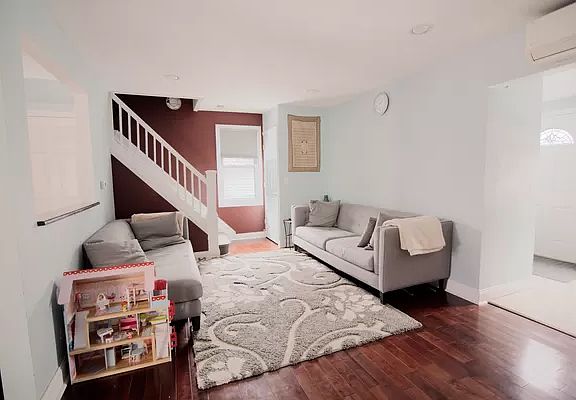 5th image of 22414 Edmore Ave