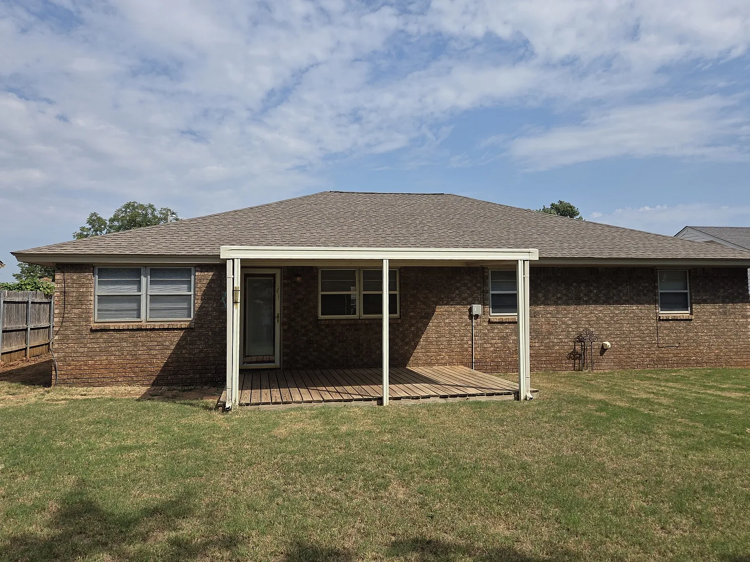 904 E Hills Dr - 1 — Photo 1
