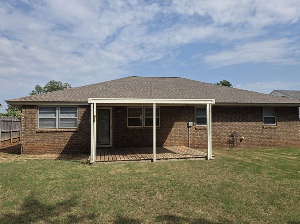 904 E Hills Dr