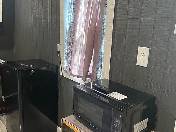 5th image of 606 Porter St #1