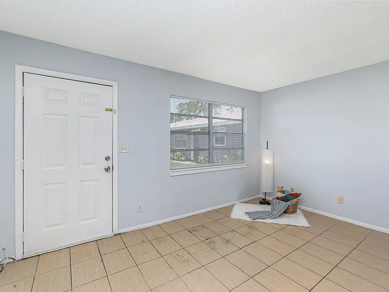 2229 Bryan St — Photo 5