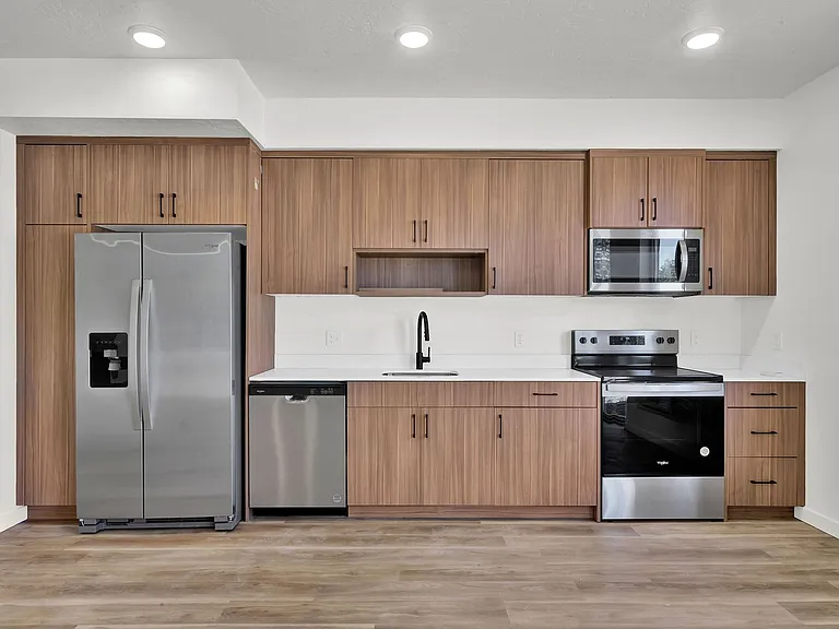 Veazey Park Apartments — Photo 39