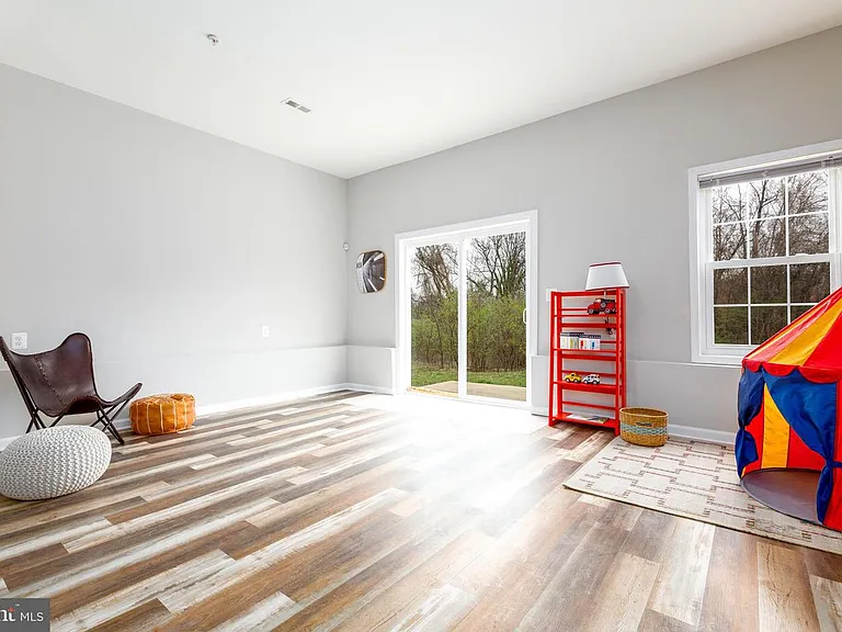 5044 Meade St NE — Photo 18