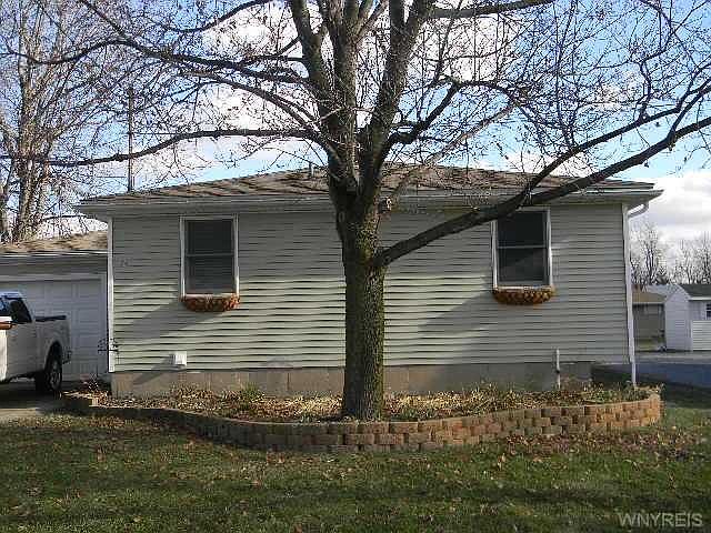 1st image of 12 Iroquois Ave