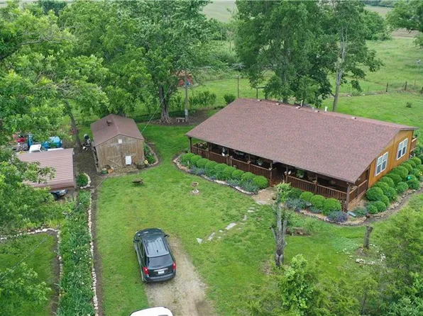 4691 New Hampshire Rd, Bronson, KS 66716