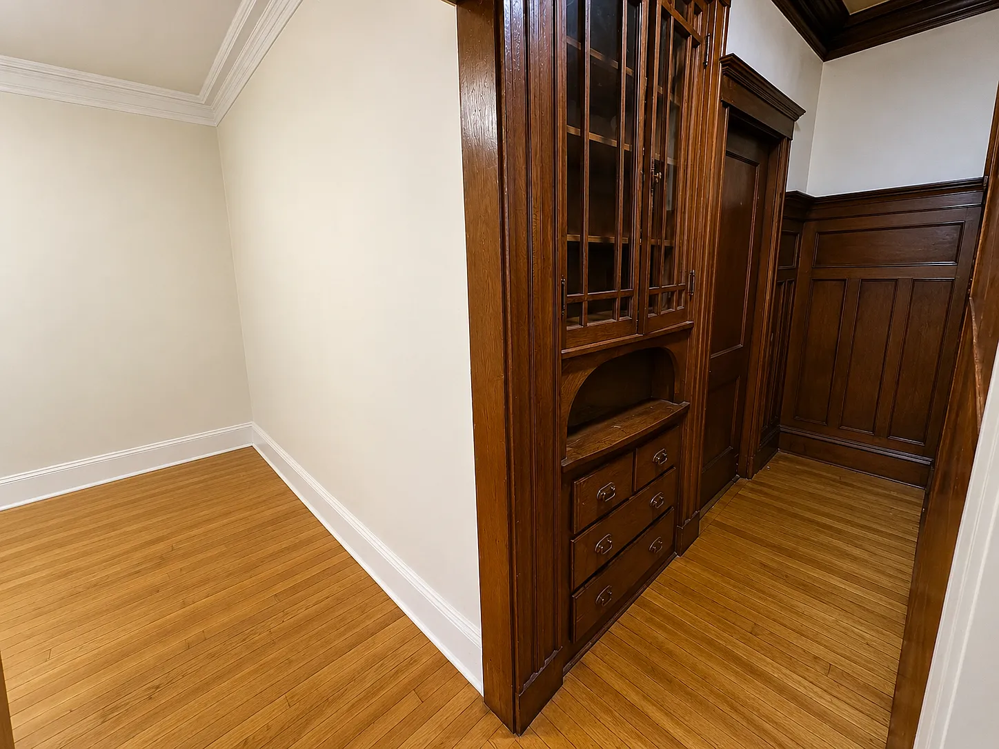 5 bed, 1450 sqft, $1,000 — Photo 2