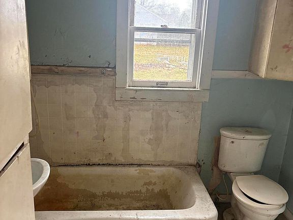 5th image of 2928 Woodrow Ave
