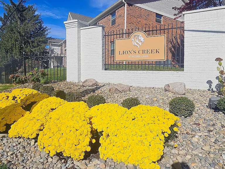 Community Entrance & Landscaping