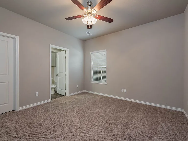 557 Momma Bear Dr — Photo 15