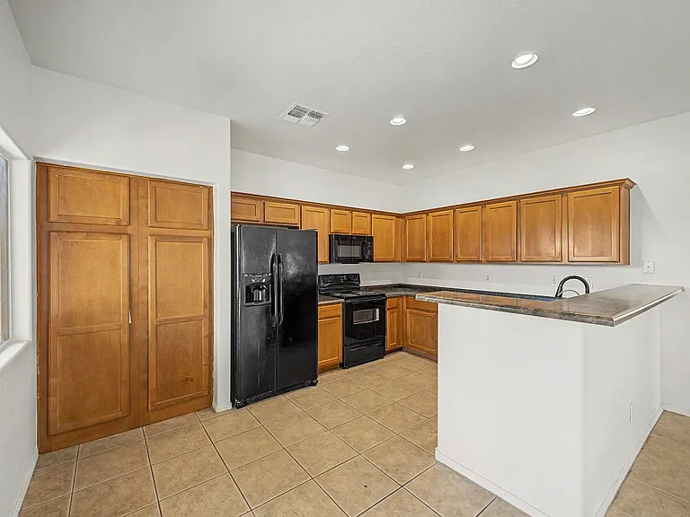 542 E Bartlett Way — Photo 9
