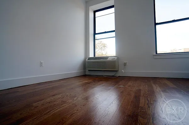 Rented by EXR | media 4