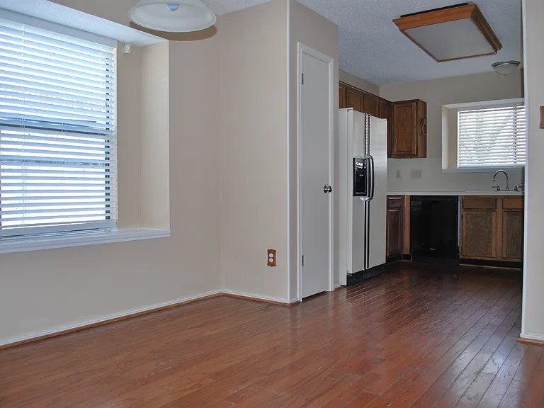 2506 Beverly Cv — Photo 15