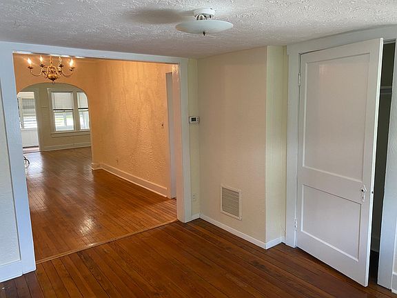 2nd image of 2415 Oberlin Ave
