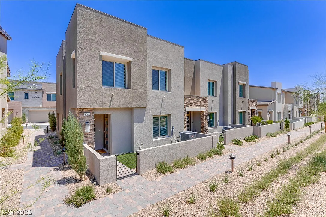 4 bed, 3.0 bath, 1966 sqft, $2,695 — Photo 3