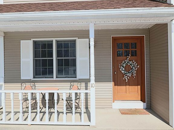 2nd image of 10 Dandelion Dr