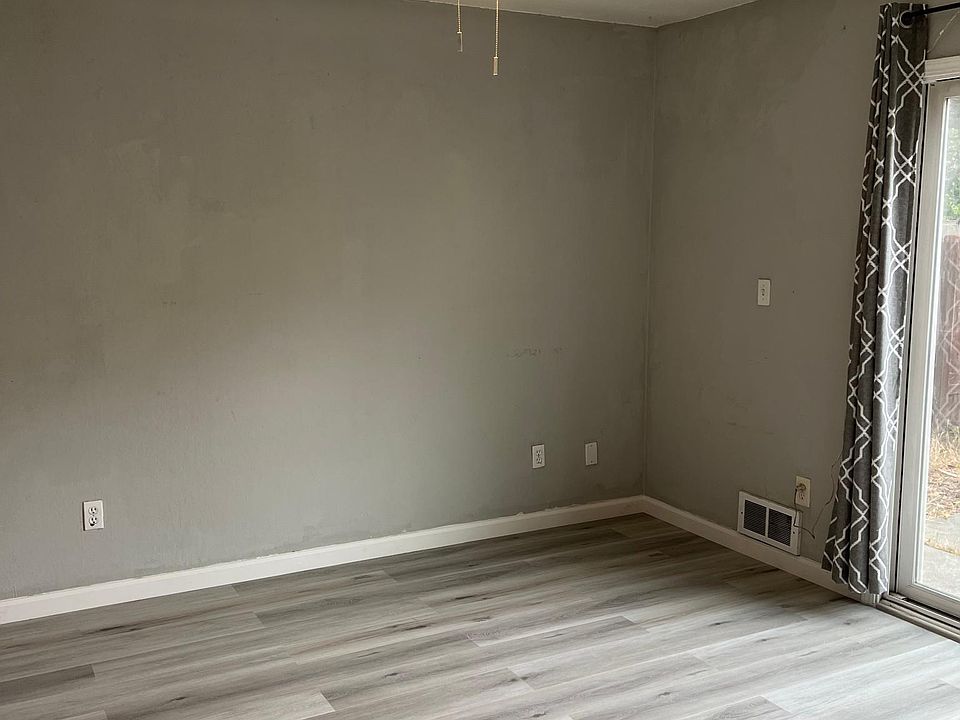 1st image of 32 N 12th St APT 3