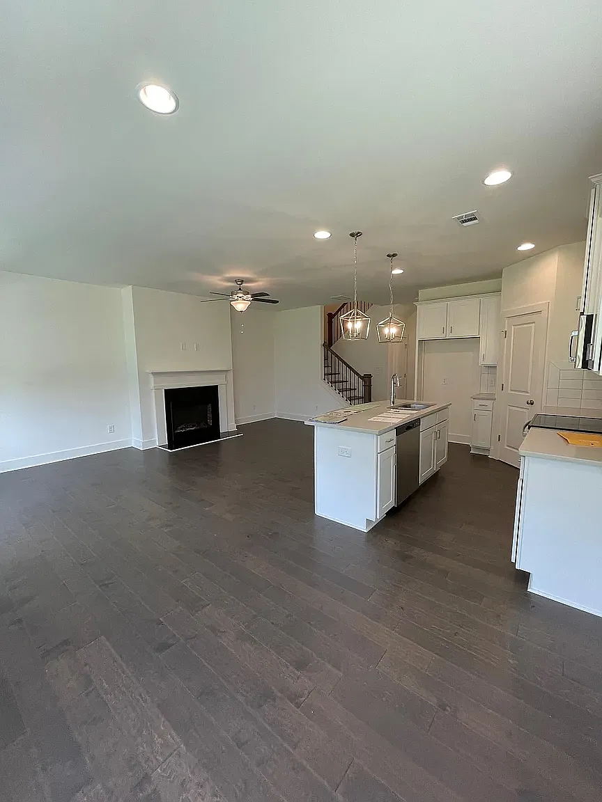 3 bed, 2.5 bath, 1822 sqft, $2,250 — Photo 3