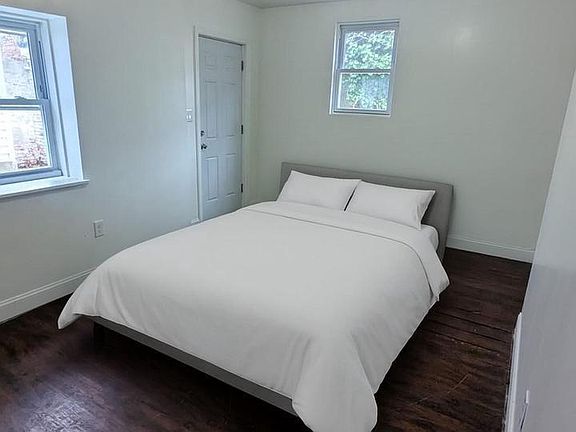 5th image of 6041 Vine St