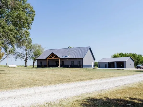 17017 Pratt Rd, Parsons, KS 67357