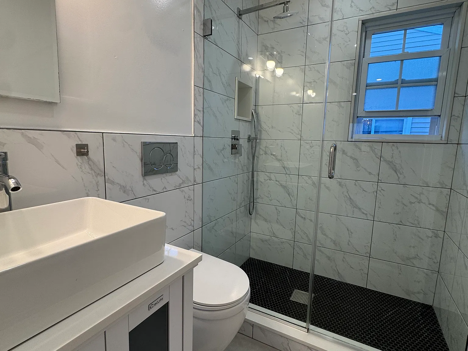 3 bed, 1200 sqft, $4,700 — Photo 3