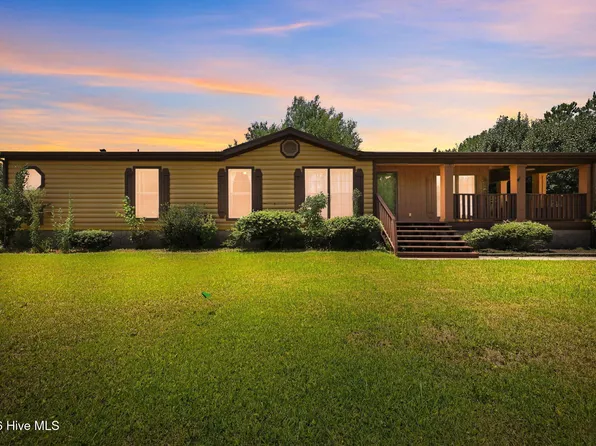 100 Maplecrest Way, Sneads Ferry, NC 28460