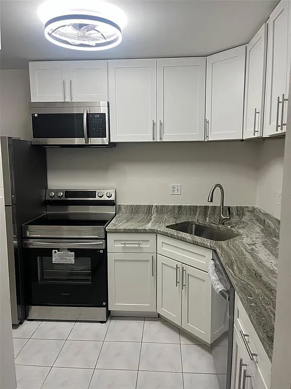 2 bed, 2.0 bath, 979 sqft, $1,675 — Photo 3