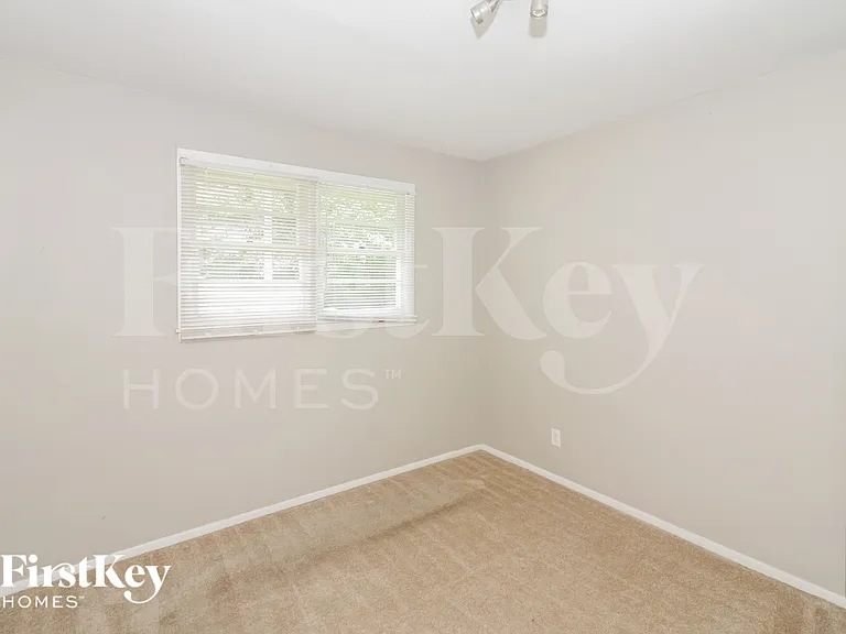 842 Eastern Dr — Photo 10