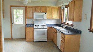 5th image of 1306 Medinah St
